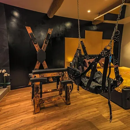 La loveroom bdsm grassoise La chambre des désirs Grasse Extérieur photo