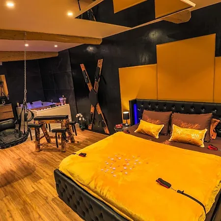 La loveroom bdsm grassoise La chambre des désirs Grasse Extérieur photo