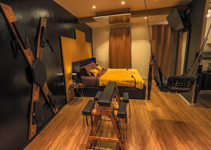 La loveroom bdsm grassoise La chambre des désirs